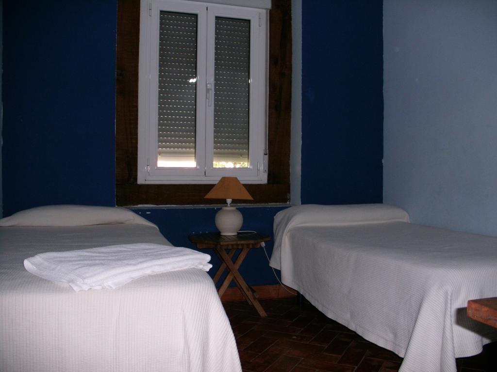 Posada Tresmentiras Aldeanueva del Camino Exteriör bild