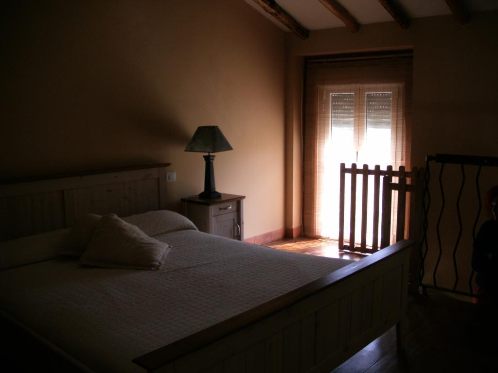 Posada Tresmentiras Aldeanueva del Camino Exteriör bild