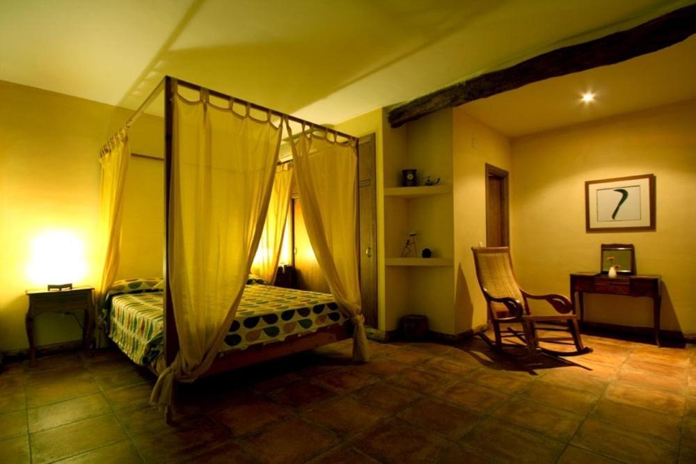 Posada Tresmentiras Aldeanueva del Camino Rum bild