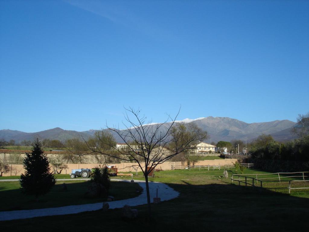 Posada Tresmentiras Aldeanueva del Camino Exteriör bild