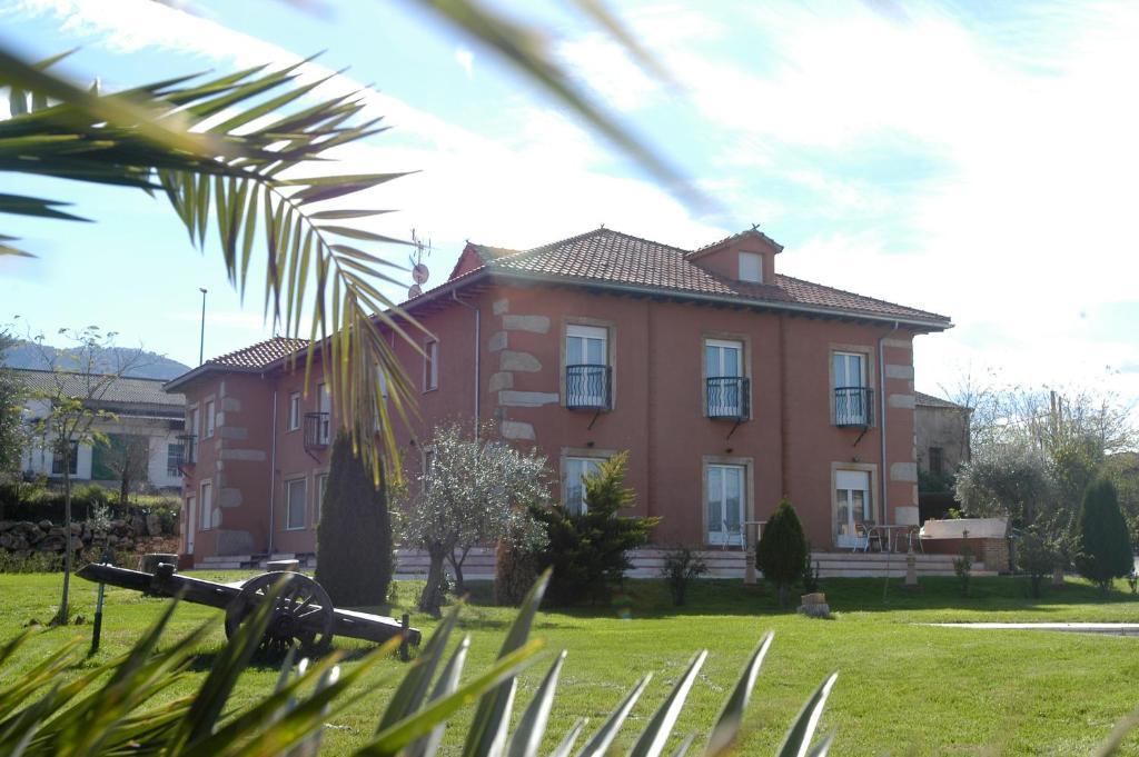 Posada Tresmentiras Aldeanueva del Camino Exteriör bild